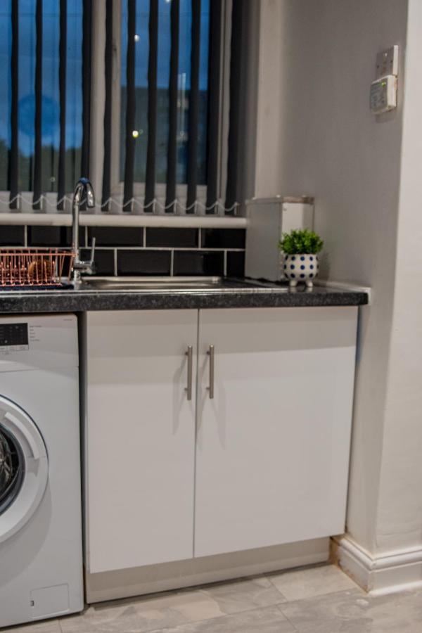 Bv Comfy Spacious 3 Bedroom House At Tatton Street Manchester Exterior foto